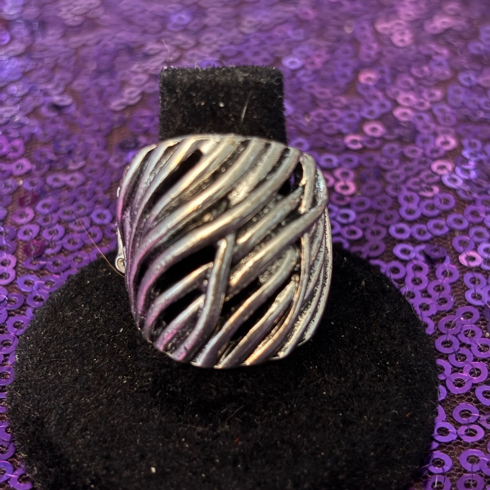 paparazzi Silver Textured Wave Openwork Dome Ring